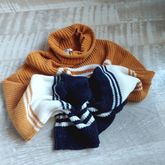 Takara Oversized Cropped Striped Turtleneck Sweater - Picture 10 of 12